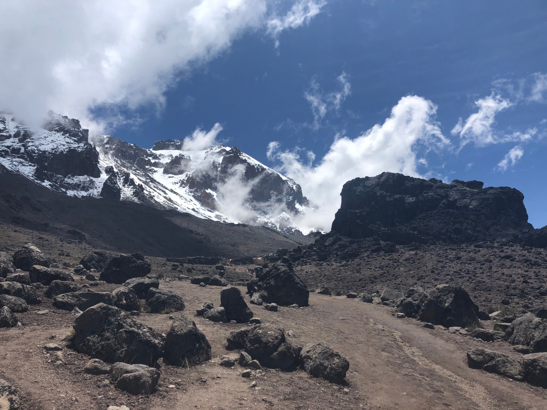 ... během dvou dnů vystřídá sopečný prach u Lava Tower